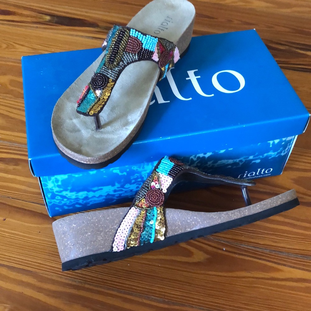 Ladies 7.5 Cancun Rialto sandal beaded sequin